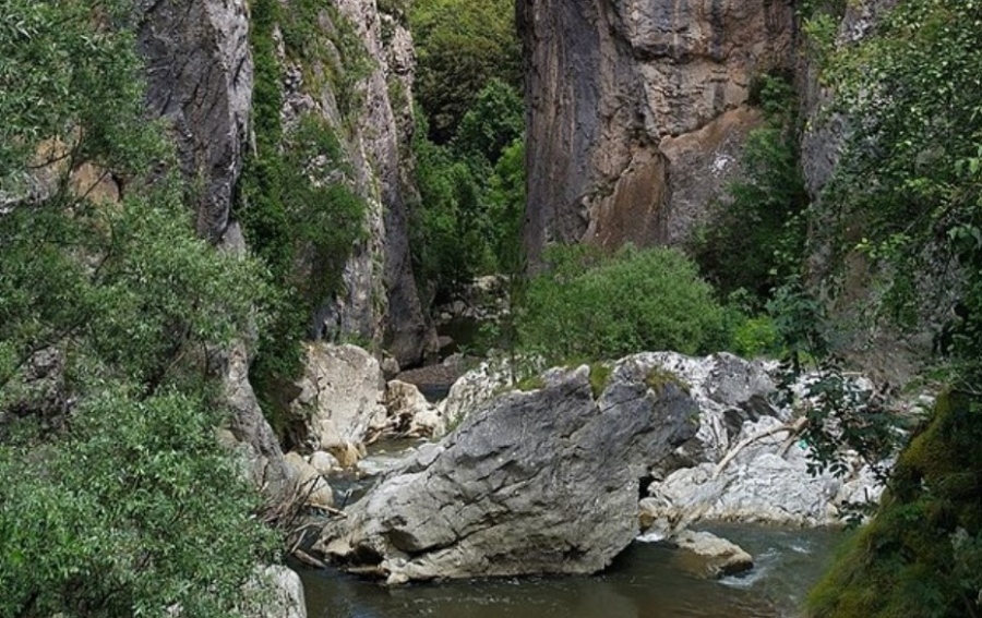 Срутила се скала уби жена в района на Трънското ждрело